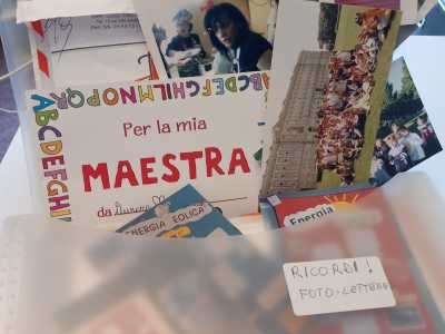 All�epoca poi il ruolo della maestra erano rispettatissimo (anche dai genitori) e le insegnanti venivano onorate costantemente, anche con un fiore o un pensiero